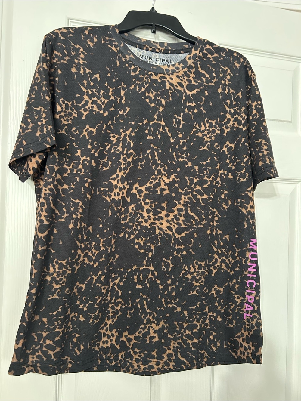 Women's Short Sleeve Leopard Print Tee in Tan and Black